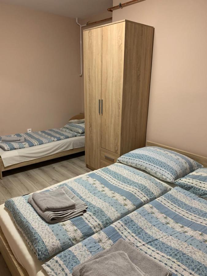 Apartmanovy Dom Magda Vrbov Buitenkant foto