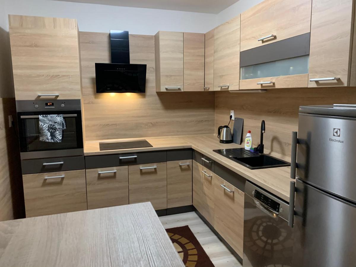 Apartmanovy Dom Magda Vrbov Buitenkant foto