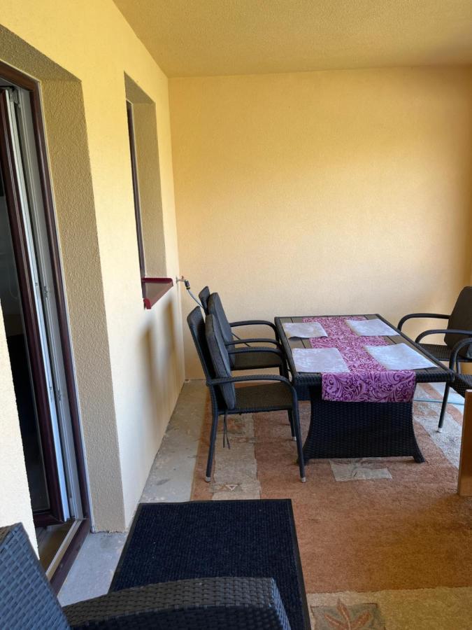 Apartmanovy Dom Magda Vrbov Buitenkant foto