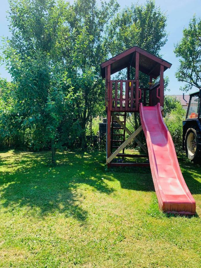 Apartmanovy Dom Magda Vrbov Buitenkant foto