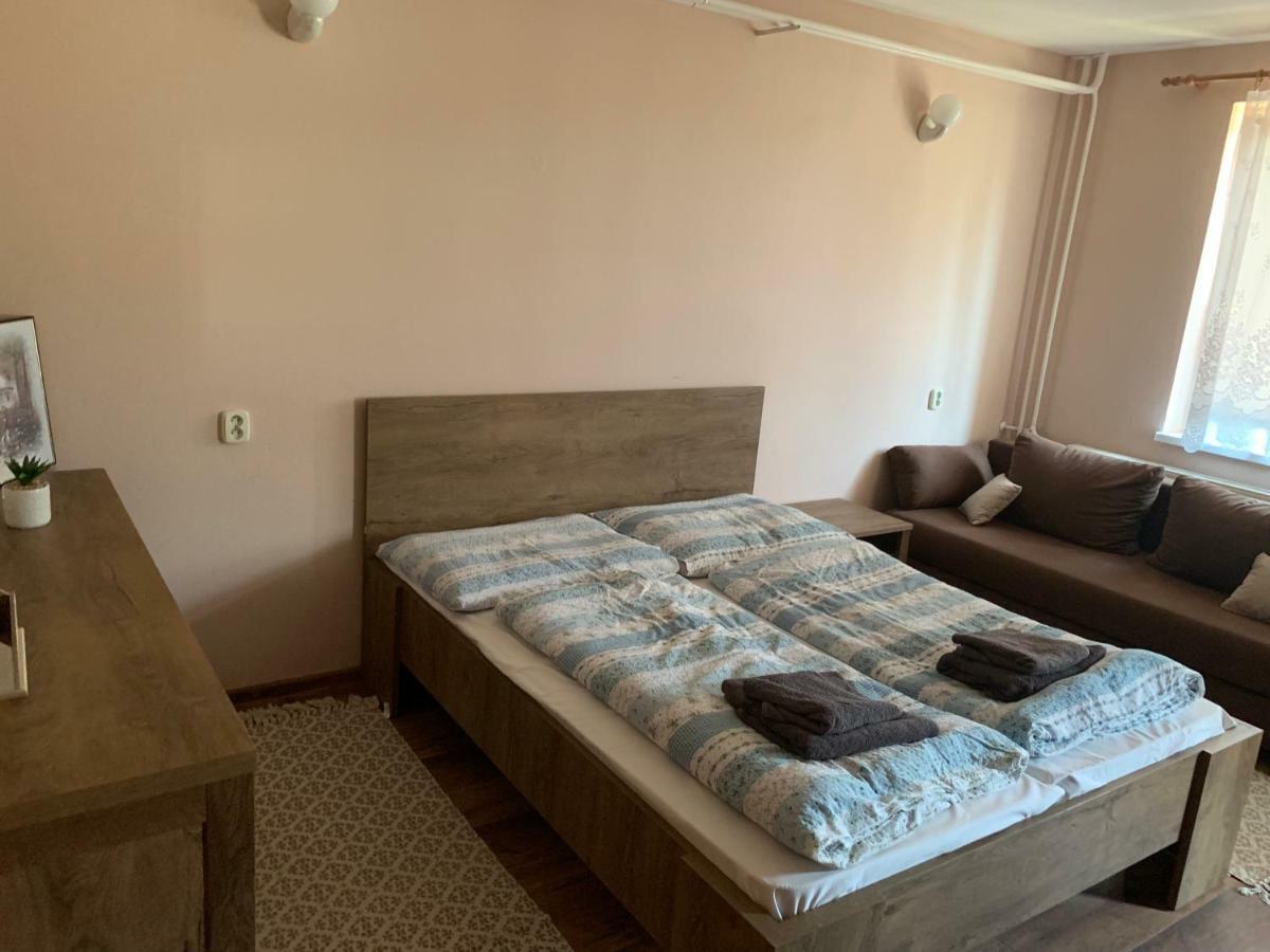 Apartmanovy Dom Magda Vrbov Buitenkant foto