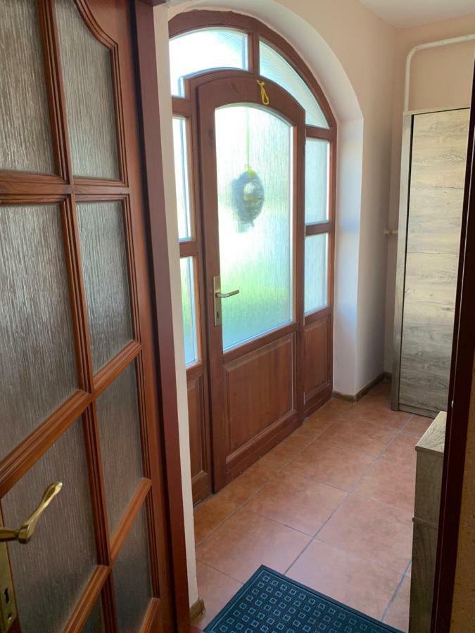 Apartmanovy Dom Magda Vrbov Buitenkant foto