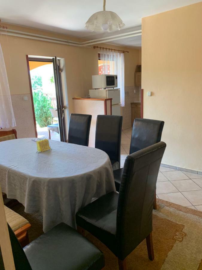 Apartmanovy Dom Magda Vrbov Buitenkant foto